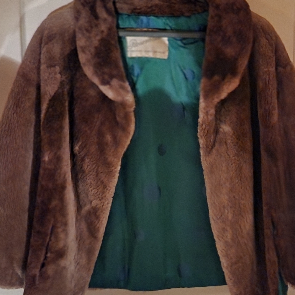 VINTAGE FUR CAPELET/ /WRAP NO SIZE BUT APPEARS MEDIUM ROSENBLUMS..